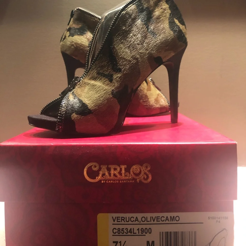 Carlos Santana Camo Heels - Picture 2 of 5